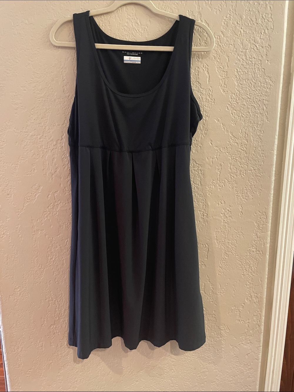 Columbia Black Sleeveless Scoop Neck Dress
